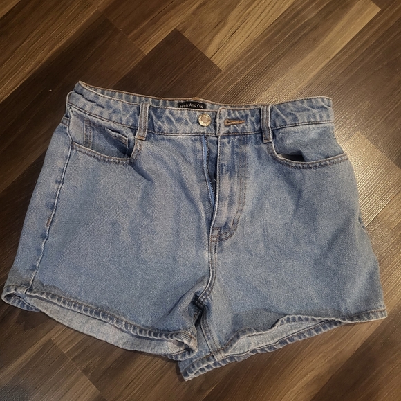 Frank and oak shorts - Picture 3 of 3